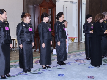 สมเด็จพระกนิษฐาธิราชเจ้า กรมสมเด็จพระเทพรัตนราชสุดาฯ สยามบรมราชกุมารี เสด็จออก ณ วังสระปทุม พระราชทานพระราชวโรกาสให้ นางโฉมยง ประทีปอุษานนท์ ทวีทรัพย์ นายกสมาคมสตรีอาสาสมัครรักษาดินแดน กรุงเทพมหานคร ในพระอุปถัมภ์ฯ และคณะ เฝ้าทูลละอองพระบาท ทูลเกล้าทูลกระหม่อมถวายเงินซึ่งเป็นรายได้จากการออกร้าน
งานกาชาด ประจำปี 2566 และ 2567 เพื่อบำรุงสภากาชาดไทย เมื่อวันศุกร์ที่ 17 เมษายน 2569 เวลา 09.00 น.