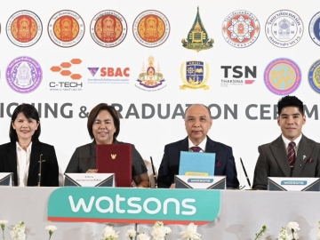 ยกระดับวิชาชีพ : จิระวัฒน์ แต่งเจนกิจ ผอ.ฝ่ายทรัพยากรบุคคล วัตสัน ประเทศไทย ลงนามความร่วมมือกับ สนง.คณะกรรมการการอาชีวศึกษา, มหาวิทยาลัยสุโขทัยธรรมาธิราช และสถาบันการศึกษา 20 แห่ง เพื่อสร้างเส้นทางอาชีพที่มั่นคงให้กับนักศึกษาในระบบทวิภาคีสู่ตำแหน่งบริหารระดับสูงในอนาคต ที่ โรงแรมเรดิสัน บลู