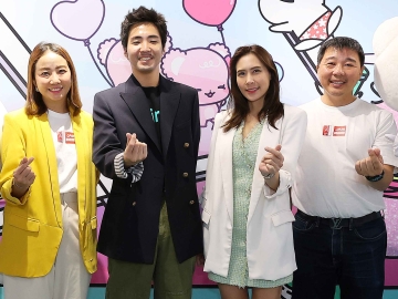 เที่ยวไทยในมุมมองใหม่ : ชวรมย์ มังคละคีรี รอง กก.ผจก.ศูนย์การค้าเอ็ม บี เค เซ็นเตอร์ และ ชินโตะ โอคูกาวา กก.ผจก.บจก.มินโตะ เยี่ยมชมป๊อปอัพสโตร์ “Minto
Sawasdee Vacation” โดยมี เกียรติกมล เอี่ยมพึ่งพร และ พิชชาภา ณรงค์พันธ์
กก.ผจก.ไฟว์สตาร์ เอเจนซี่ ต้อนรับ ที่ JAM SPACE@MBK Center