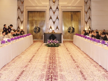 สมเด็จพระกนิษฐาธิราชเจ้า กรมสมเด็จพระเทพรัตนราชสุดาฯ สยามบรมราชกุมารี เสด็จฯ ไปทรงเป็นประธานการประชุมสามัญคณะกรรมการมูลนิธิรางวัลสมเด็จเจ้าฟ้า
มหาจักรี ประจำปี ๒๕๖๘ ณ โรงแรมสยามเคมปินสกี้ กรุงเทพ เขตปทุมวัน กรุงเทพมหานคร เมื่อวันจันทร์ที่ 20 เมษายน 2569 ซึ่งในปีนี้จะมีการคัดเลือกครู
ผู้สมควรได้รับรางวัลสมเด็จเจ้าฟ้ามหาจักรี ครั้งที่ 7 พ.ศ.2570 เพื่อยกย่องเชิดชูเกียรติแก่ครูผู้สร้างความเปลี่ยนแปลงในชีวิตลูกศิษย์ และมีคุณูปการต่อการศึกษา
ในอาเซียน ติมอร์-เลสเต บังกลาเทศ ภูฏาน และมองโกเลีย โดยจะมีการพิจารณาตัดสินในวันที่ 19 เมษายน 2570 และเข้ารับพระราชทานรางวัล ในวันที่ 20 ตุลาคม 2570