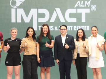 แกรนด์ โอเพนนิ่ง : ดร.อุษณีย์ มหากิจศิริ ลีโอณีโอ ประธานบริษัท เคเอฟยู จำกัด จัดงานเปิดตัวสนาม
เทนนิส แห่งใหม่ 14 คอร์ท ที่ เมืองทองธานี แบรนด์ใหม่ในเครือ เอแอลเอ็ม เอ็กซ์ อิมแพ็ค เทนนิส
แอนด์ สปอร์ต เซ็นเตอร์ โดยมี ภราดร ศรีชาพันธุ์, ชาร์ล็อต แวน ดีเมิน, ดร.สุวรรณา ศิลปอาชา, ดร.ก้องศักด
ยอดมณี, พีรยาพัณณ์ พงษ์สนาม, ปรียามล ธนวิสุทธิ์ และ แม็กซิมัส ภราพล โจนส์ เข้าร่วมงาน