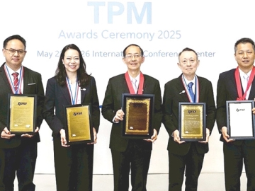 มาตรฐานระดับโลก : บุญเสริม เจริญวัฒน์ ผอ.อาวุโสด้านบริหารกระบวนการธุรกิจอาหารสัตว์บก บมจ.เจริญโภคภัณฑ์อาหาร (CPF) พร้อมคณะผู้บริหาร ร่วมกันยินดีที่ธุรกิจสัตว์บก และ บจก.ซี.พี.เวียดนาม คอร์ปอเรชั่น ได้รับ 6 รางวัล จากเวที TPM Awards 2025 จัดโดย Japan Institute of Plant Maintenance
(JIPM) ด้วยมาตรฐานการผลิตระดับสากล ที่เกียวโต อินเตอร์เนชันแนล คอนเฟอเรนซ์ เซ็นเตอร์ ประเทศญี่ปุ่น