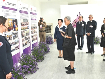 สมเด็จพระกนิษฐา
ธิราชเจ้า กรมสมเด็จ
พระเทพรัตน
ราชสุดาฯ สยามบรมราชกุมารี
อุปนายิกาผู้อำนวยการ
สภากาชาดไทย เสด็จพระราชดำเนินไปทรงเปิด “อาคารสำนักงานเหล่ากาชาดจังหวัดร้อยเอ็ด” (หลังใหม่)
ในการนี้ พระราชทาน
เข็มที่ระลึกแก่ผู้มีจิตศรัทธาบริจาคเงิน ณ สำนักงานเหล่ากาชาดจังหวัดร้อยเอ็ด อำเภอเมืองร้อยเอ็ด จังหวัดร้อยเอ็ด เมื่อวันอังคารที่ 21 เมษายน 2569 เวลา 10.06 น.