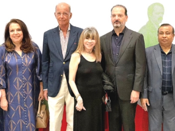 เทศกาลภาพยนตร์อิตาเลียน : เปาโล ดีโอนีซี เอกอัครราชทูตสาธารณรัฐอิตาลีประจำราชอาณาจักรไทย เปิดงาน
“MOVIEMOV Italian Film Festival 2026” สร้างสายสัมพันธ์ผ่านมุมมองและภาษาภาพยนตร์ของ
ผู้กำกับชาวอิตาเลียน โดยมี ฮาละฮ์ ยูซุฟ อะห์มัด เราะญับ เอกอัครราชทูตสาธารณรัฐอาหรับอียิปต์ประจำราชอาณาจักรไทย, ม.ร.ว.มาลินี จักรพันธุ์ ร่วมงาน ที่โรงภาพยนตร์ House Samyan สามย่านมิตรทาวน์