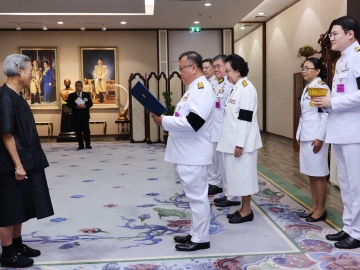 สมเด็จพระกนิษฐาธิราชเจ้า กรมสมเด็จพระเทพรัตนราชสุดาฯ สยามบรมราชกุมารี เสด็จออก ณ วังสระปทุม พระราชทานพระราชวโรกาสให้ รศ.ศิริเดช สุชีวะ รองอธิการบดีจุฬาลงกรณ์มหาวิทยาลัย คณะผู้บริหาร คณะกรรมการดำเนินงานออกร้านกาชาด และคณะกรรมการจัดหารายได้ เฝ้าทูลละอองพระบาท ทูลเกล้าทูลกระหม่อมถวายเงินรายได้จากการออกร้าน
และจำหน่ายสลากกาชาดจุฬาลงกรณ์มหาวิทยาลัย ในงานกาชาด ประจำปี 2565-2567 เพื่อบำรุงสภากาชาดไทย