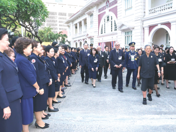 สมเด็จพระกนิษฐา
ธิราชเจ้า กรมสมเด็จ
พระเทพรัตนราชสุดาฯ
สยามบรมราชกุมารี
อุปนายิกาผู้อำนวยการ
สภากาชาดไทย เสด็จพระราชดำเนิน
ไปทรงบาตรพระสงฆ์
ร่วมกับคณะผู้บริหาร
และบุคลากรเนื่องใน
โอกาสงานวันสถาปนา
สภากาชาดไทย ครบ 133 ปี ที่ส่งเสริมและ
ช่วยเหลือประชาชน
ผู้ทุกข์ยากและผู้ด้อยโอกาส ณ สถานเสาวภา สภากาชาดไทย เขตปทุมวัน กรุงเทพมหานคร เมื่อวันศุกร์ที่ 24 เมษายน 2569