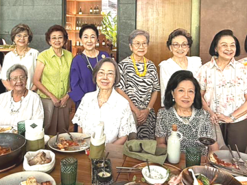 อวยพรสุขสันต์...วันเกิดเพื่อน : เพื่อนศิษย์เก่าโรงเรียนวัฒนาวิทยาลัย รุ่น 92 ร่วมกันจัดงานเลี้ยงฉลองวันเกิดให้แก่ ศ.ดร.มาลียา เครือตราชู
และ ปานจิตต์ วสันต์ โดยมีเพื่อนในรุ่นร่วมอวยพร อาทิ ผาณิต พูนศิริวงศ์, คุณหญิงกษมา วรวรรณ ณ อยุธยา, ภาวิไล บุราวาศ, ยศวดี
บุณยเกียรติ, อินทิรา กระหม่อมทอง, นลินี คณิวิชาภรณ์, ดวงใจ ตั้งสง่า, ดวงเนตร พงษ์ไพโรจน์, สุปริญญา เชนยะวณิช, ยุพยง นิ่มสมบุญ,
จิราพร เชมนะสิริ, เรืองวลี พิบูลสงคราม และ แววตา อัมพรายน์ ที่ โรงแรมหรรษา กรุงเทพ ซอยมหาดเล็กหลวง 2 ถนนราชดำริ เขตปทุมวัน