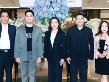 มาตรฐานสากล : อนัคพล อิงคะกุล รองประธานกรรมการบริหารมิราเคิล กรุ๊ป ต้อนรับ ฉฎาณิศา ชํานาญเวช
รอง กก.ผอ.ใหญ่ (สายงานทรัพยากรบุคคลและอำนวยการ) บมจ.ท่าอากาศยานไทย ในพิธีเปิด “โครงการ
สัมมนาเชิงปฏิบัติการการพัฒนาทักษะการจัดการความรู้สำหรับการปฏิบัติงานประจำ” โดยมี กิตติพจน์ เวณุนันทน์
รอง กก.ผอ.ใหญ่ (สายงานเทคโนโลยีดิจิทัลและนวัตกรรม) ร่วมงาน ที่ โรงแรมมิราเคิล แกรนด์ คอนเวนชั่น