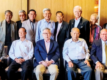 สานสัมพันธ์ วปอ. 311 : สุทธิเกียรติ จิราธิวัฒน์ ประธานที่ปรึกษาคณะกรรมการ โรงแรมและรีสอร์ทในเครือเซ็นทารา จัดงานเลี้ยงสังสรรค์เพื่อนร่วมรุ่น วิทยาลัยป้องกันราชอาณาจักร (วปอ.) 311 เพื่อพบปะเพื่อนร่วมรุ่นในบรรยากาศอบอุ่น โดยมี พล.ร.อ.ชัยชิด รัตนะผล, พล.อ.วิโรจน์ แสงสนิท, ดร.โกศล เพ็ชร์สุวรรณ์, นายกองเอก ดร.เปล่งศักดิ์ ประกาศเภสัช, สมบัติ อุทัยสาง, เยาวลักษณ์ แพ่งสภา, อาณัติชัย
รัตตกุล และ ประคอง พลหาญ ร่วมงาน ที่ ห้องอาหารจตุจักร คาเฟ่ โรงแรมเซ็นทารา แกรนด์ เซ็นทรัลพลาซา ลาดพร้าว กรุงเทพ