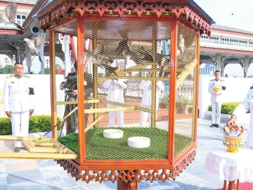 พระบาทสมเด็จพระเจ้าอยู่หัว ทรงพระกรุณาโปรดเกล้าฯ ให้ พล.อ.สุรยุทธ์
จุลานนท์ ประธานองคมนตรี เป็น
ผู้แทนพระองค์ไปในการบำเพ็ญ
พระราชกุศลปล่อยโค นก และพันธุ์สัตว์น้ำ เนื่องในวันคล้ายวันประสูติ สมเด็จพระเจ้า
ลูกยาเธอ เจ้าฟ้า
ทีปังกรรัศมีโชติมหาวชิโรตตมางกูร
สิริวิบูลยราชกุมาร
ณ ท่าวาสุกรี เมื่อวันพุธที่
29 เมษายน 2569