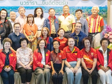 สิงห์แดงรวมใจ : จเด็จ อินสว่าง ประธานมูลนิธิรัฐศาสตร์แห่งมหาวิทยาลัยธรรมศาสตร์ จัดงานเลี้ยงสังสรรค์
พร้อมหารือโครงการหาทุนเพื่อทำกิจกรรมสาธารณกุศล โดยมี วรรณวิไล พรหมลักขโณ ที่ปรึกษา,
เสาวนีย์ กมลบุตร รองประธานมูลนิธิฯ พร้อมด้วยพี่น้องศิษย์เก่าคณะรัฐศาสตร์ มหาวิทยาลัยธรรมศาสตร์
อาทิ ปรัชญา จินต์จันทรวงศ์ และ ดร.ดิเรกฤทธิ์ เจนครองธรรม ร่วมงาน ที่ บ้านนวธารา จ.ปทุมธานี