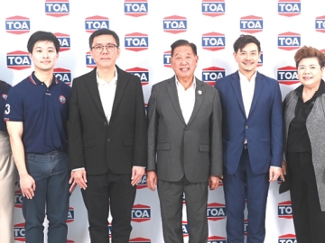 ศึกษาดูงาน : ประจักษ์ ตั้งคารวคุณ ประธานผู้ก่อตั้ง บมจ.ทีโอเอ เพ้นท์ (ประเทศไทย) ต้อนรับคณะผู้บริหารรุ่นใหม่ “หลักสูตร
พัฒนานักบริหารหอการค้าไทย-จีน (Da Lao Ban)” นำโดย นิติรุจน์ จารุไพศาลกิจ ประธาน Da Lao Ban รุ่น 13 ในโอกาส
เข้าเยี่ยมชมโรงงานผลิตสีมาตรฐานสากล โดยมี วินัย ชัยบุรานนท์ ผู้บริหาร บมจ.ทีโอเอ เพ้นท์ฯ และ ชัยวัฒน์ ตั้งคารวคุณ
ผู้บริหาร บมจ.เชอร์วู้ด คอร์ปอเรชั่น (ประเทศไทย) ร่วมพาชมพร้อมอธิบาย ที่ สนง.ใหญ่ บมจ.ทีโอเอ เพ้นท์ (ประเทศไทย)

