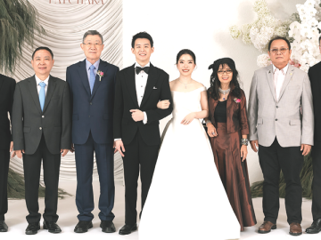 หนึ่งเดียวในดวงใจ : นายสัตวแพทย์สมชวน รัตนมังคลานนท์ อธิบดีกรมปศุสัตว์ ร่วมแสดงความยินดีในงานมงคลสมรส ระหว่าง นฤมล สาธิตเมธา และ พัชร โชคพิชิตชัย บุตร ประพจน์ โชคพิชิตชัย นายกสมาคมผู้ผลิตและแปรรูปสุกร
เพื่อการส่งออก และ ประทุมมาศ โชคพิชิตชัย โดยมี สิทธิพันธ์ ธนาเกียรติภิญโญ นายกสมาคมผู้เลี้ยงสุกรแห่งชาติ
พร้อมบุคคลในวงการด้านส่งออกและญาติมิตรร่วมแสดงความยินดีและอวยพรแก่คู่บ่าวสาว ที่โรงแรมดุสิตธานี กรุงเทพ