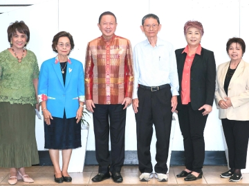 ธุรกิจขายตรง : สนั่น อังอุบลกุล ประธานกรรมการ บมจ.ศรีไทยซุปเปอร์แวร์ เป็นประธานในการประชุม หัวข้อ “ทิศทางการดำเนินธุรกิจขายตรง” ให้แก่
ผู้บริหารทีมภาค/หน่วย โดยมี มานิต อติวานิชยพงศ์, ณัชตา ว่องสุนทร, อุษา ศาสตร์ขำ และ พลอยแสง ฤทธิ์ปรีดาพงศ์ ร่วมประชุม ที่ สำน้กงานใหญ่ บริษัทฯ