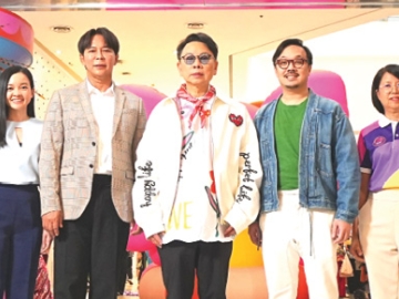 ยิ่งใหญ่ต่อเนื่องปีที่ 7 : ดร.ณัฐกิตติ์ ตั้งพูลสินธนา กก.ผจก.ใหญ่ สายงานการตลาด บมจ.เซ็นทรัลพัฒนา และ
คุณายุธ เดชอุดม Asset Director, Central World and Central Park จัดงาน Thailand’s Pride Celebration
2026 “Pride For All” ชูศักยภาพประเทศไทยสู่การเป็นเจ้าภาพ World Pride 2030 ย้ำบทบาท The Pioneer
of Equality ผู้ริเริ่มงาน Pride Month ให้ศูนย์การค้าเซ็นทรัลทั่วประเทศเป็นพื้นที่ยอมรับทุกความหลากหลาย