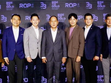 “รักคุณเท่าฟ้า” : ชาย เอี่ยมศิริ ปธ.จนท.บห.บมจ.การบินไทย และ กิตติพงษ์ สารสมบูรณ์ ปธ.จนท.
สายการพาณิชย์ ร่วมกันแถลงข่าวฉลองครบรอบ 33 ปี โปรแกรมสะสมไมล์ Royal Orchid Plus (ROP) พร้อมเปิดตัว โปรแกรมสะสมไมล์ Royal Orchid Plus สิทธิประโยชน์ กิจกรรมพิเศษ และประสบการณ์
รูปแบบใหม่ตลอดปี 2569 เปิดโอกาสให้สมาชิก Royal Orchid Plus ระดับ Silver สามารถก้าวสู่สถานะ Gold Member ได้ง่ายยิ่งขึ้น พร้อมรับเอกสิทธิ์การเดินทางระดับพรีเมียม ตอบโจทย์พฤติกรรมการเดินทาง
และไลฟ์สไตล์ของกลุ่มที่เดินทาง
อย่างต่อเนื่อง, สมาชิก Gold รวมทั้ง
ที่อยู่ในช่วงใกล้ถึงสถานะ Gold ที่ โรงแรมแมนดาริน โอเรียนเต็ล กรุงเทพ