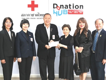 บำรุงสภากาชาดไทย : ขรรค์ ประจวบเหมาะ ผอ.สำนักงานจัดหารายได้ สภากาชาดไทย รับมอบเงิน 1,000,000 บาท จากการออกร้านงานกาชาด ประจำปี 2568 จาก ศรีฟ้า ศิริอุดมเศรษฐ ผู้ว่าการภาค 3350
โรตารีสากล และ ดร.วริษฐา เกริกกฤตยา นายกสโมสรโรตารี กรุงเทพ-รัชดาภิเษก โดยมี จันทร์ประภา
วิชิตชลชัย รอง ผอ.สำนักงานจัดหารายได้ สภากาชาดไทย ร่วมรับมอบ ที่ Donation HUB สภากาชาดไทย