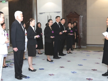 สมเด็จพระกนิษฐาธิราชเจ้า กรมสมเด็จพระเทพรัตนราชสุดาฯ สยามบรมราชกุมารี เสด็จออก ณ วังสระปทุม พระราชทานพระราชวโรกาสให้ รศ.จิรัสสา คชาชีวะ กรรมการและผู้ช่วยเลขานุการมูลนิธิสมเด็จพระเทพรัตนราชสุดา นำคณะ
โครงการบ้านนักวิทยาศาสตร์น้อย เฝ้าฯ ทูลเกล้าฯ ถวายเงินสมทบทุนมูลนิธิสมเด็จพระเทพรัตนราชสุดา และหนังสือ
โครงการ “บุ๊ค คลับ” เพื่อทรงใช้ตามพระราชอัธยาศัย โอกาสนี้ ผู้สนับสนุนมูลนิธิฯ เฝ้าฯ รับพระราชทานเข็มที่ระลึก

