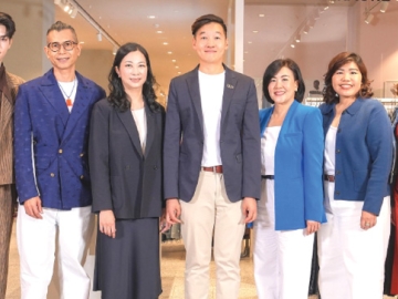 ครบทุกไลฟ์สไตล์ : ขวัญแก้ว สิริจินดา
และ มณีจันทร์ สมิทธิสมบูรณ์ ผู้บริหาร บมจ.เซ็นทรัลพัฒนา ร่วมกับ วีระยุทธ ศัลยประดิษฐ์ จาก ttb จัดแคมเปญ “Spend Like a Pro” เพื่อการใช้จ่าย
อย่างชาญฉลาด ที่ผสานทั้งความคุ้มค่า
ความสะดวกและสิทธิประโยชน์ในการ
ใช้จ่ายได้ทั้งกินและช้อปพร้อมดีลพิเศษ
จากร้านอาหารชื่อดังที่ร่วมรายการกับบริการ
ttb so goood ถึง 19 กรกฎาคม 2569
ทุกร้านในศูนย์การค้าเซ็นทรัลทั้ง 10 สาขา