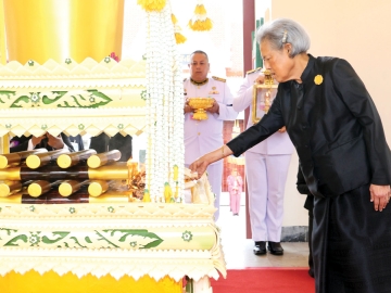 สมเด็จพระกนิษฐาธิราชเจ้า กรมสมเด็จพระเทพรัตนราชสุดาฯ สยามบรมราชกุมารี เสด็จพระราชดำเนินไปในการพระราชทาน
เพลิงศพ พลเอกบรรจบ บุนนาค ท.จ.ว.,ม.ป.ช.,ม.ว.ม. อดีตรัฐมนตรีว่าการกระทรวงกลาโหม อดีตราชองครักษ์เวร
ซึ่งปฏิบัติหน้าที่ด้วยความซื่อสัตย์สุจริตและจงรักภักดี ณ เมรุหลวงหน้าพลับพลาอิสริยาภรณ์ วัดเทพศิรินทราวาสราชวรวิหาร
ถนนกรุงเกษม แขวงวัดเทพศิรินทร์ เขตป้อมปราบศัตรูพ่าย กรุงเทพมหานคร เมื่อวันอาทิตย์ที่ 7 มิถุนายน 2569 เวลา 17.06 น.