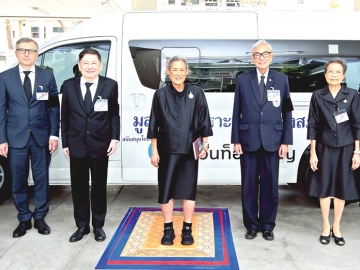สมเด็จพระกนิษฐาธิราชเจ้า กรมสมเด็จพระเทพรัตนราชสุดาฯ สยามบรมราชกุมารี เสด็จพระราชดำเนินไปในการประชุมคณะกรรมการ
สภากาชาดไทย ครั้งที่ 361 ผ่านสื่ออิเล็กทรอนิกส์ (ออนไลน์) ณ ห้องประชุมใหญ่ ชั้น 9 อาคารเทิดพระเกียรติสมเด็จพระญาณสังวร
(เจริญ สุวฑฺฒโน) สภากาชาดไทย เขตปทุมวัน กรุงเทพมหานคร โอกาสนี้ พระราชทานพระราชวโรกาสให้คณะบุคคลต่างๆ เฝ้าทูลละอองพระบาท ทูลเกล้าทูลกระหม่อมถวายกุญแจรถตู้ จำนวน 1 คัน จากนั้นพระราชทานกุญแจรถตู้แก่เลขาธิการมูลนิธิสงเคราะห์เด็กของสภากาชาดไทย