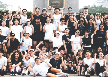 วิ่งใจกลางเมืองอุดรธานี : ระวิน มุคขจี ผอ.ฝ่ายการตลาด ส่วนบริหารประสบการณ์ลูกค้า บมจ.ไทยสมุทร
ประกันชีวิต จัดกิจกรรมวิ่ง “OCEAN LIFE Running Club x 41000 RUNCLUB” ให้กับสมาชิก 41000
Cityrun Club และนักวิ่งชาวอุดรธานี สร้างแรงบันดาลใจให้ทุกคนหันมาออกกำลังกาย ดูแลสุขภาพ และเริ่มต้นรักตัวเองด้วยการวิ่ง เพื่อส่งต่อพลังความรัก มิตรภาพ และสุขภาพที่ดีทั่วประเทศ ที่จังหวัดอุดรธานี