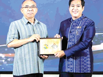 มาตรฐานด้านที่พัก : วุฒิศักดิ์ พิชญกานต์ ผจก.ทั่วไป
โรงแรมเซ็นทารา แกรนด์ฯ ลาดพร้าว รับรางวัลมาตรฐานที่พักเพื่อการท่องเที่ยว ประเภทโรงแรม ในงานเชิดชูเกียรติ ปี 2569 จัดโดย กรมการท่องเที่ยว กระทรวงการท่องเที่ยวและกีฬา