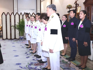 สมเด็จพระกนิษฐาธิราชเจ้า กรมสมเด็จพระเทพรัตนราชสุดาฯ สยามบรมราชกุมารี เสด็จออก ณ วังสระปทุม พระราชทานพระราชวโรกาสให้ นายดำรงค์ ศรีพระราม รักษาการแทน อธิการบดีมหาวิทยาลัยเกษตรศาสตร์
นำคณะกรรมการร้านกาชาดมหาวิทยาลัยเกษตรศาสตร์ เฝ้าทูลละอองพระบาท ทูลเกล้าทูลกระหม่อมถวายเงิน
รายได้ จากการออกร้านในงานกาชาด ประจำปี 2568 เพื่อบำรุงสภากาชาดไทย เมื่อวันพฤหัสบดีที่ 11 มิถุนายน 2569