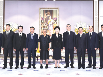 สมเด็จพระกนิษฐาธิราชเจ้า กรมสมเด็จพระเทพรัตนราชสุดาฯ สยามบรมราชกุมารี เสด็จออก ณ วังสระปทุม กรุงเทพมหานคร พระราชทานพระราชวโรกาสให้ นายมงคล
สุระสัจจะ ประธานวุฒิสภา และคณะ นำ นางสาวเสียน ฮุย (Ms. Xian Hui) รองประธานสภาที่ปรึกษาทางการเมืองแห่งชาติ สาธารณรัฐประชาชนจีน และคณะ
เฝ้าทูลละอองพระบาท ในโอกาสเดินทางมาเยือนประเทศไทยอย่างเป็นทางการ ในฐานะแขกของวุฒิสภา โอกาสนี้ นายจาง เจี้ยนเว่ย์ (Mr. Zhang Jianwei) เอกอัครราชทูตสาธารณรัฐประชาชนจีน ประจำราชอาณาจักรไทย และคณะ ร่วมเฝ้าทูลละอองพระบาทด้วย เมื่อวันพฤหัสบดีที่ 11 มิถุนายน 2569 เวลา 14.00 น.