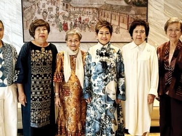 สุขสันต์วันเกิด : ศิริขวัญ จันทรางศุ, วรรณวิภา เหราบัตย์ และคณะ จัดงานเลี้ยงวันคล้ายวันเกิดให้แก่
คุณหญิงณัฐิกา วัธนเวคิน อังอุบลกุล ประธานสหพันธ์สมาคมสตรีนักธุรกิจและวิชาชีพแห่งประเทศไทย
และ ไพลิน ภัยลี้ นายกก่อตั้งสมาคมสตรีนักธุรกิจฯ สมุทรปราการ โดยมี มาลีรัตน์ ปลื้มจิตรชม, พนิดา
ชอบวณิชชา, จตุพร ลิ้มปิยะศรีสกุล และ อรรถสิทธิ์ ดำรงรัตน์ ร่วมงาน ที่ ห้องอาหารเชฟแมน ราชดำริ