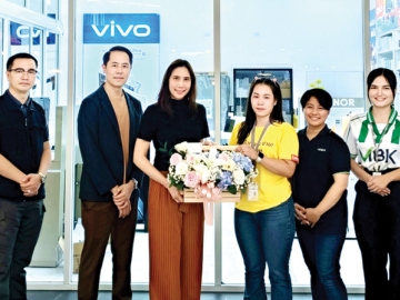 เปิดสาขาใหม่ : ชวรมย์ มังคละคีรี กก.ผจก.บจก.เดอะไนน์ ติวานนท์ ผู้บริหาร
ศูนย์การค้าในเครือเอ็ม บี เค แสดงความยินดีกับ กัลยา จำปาทอง ผู้จัดการสาขา
ร้าน BaNANA ในโอกาสเปิดสาขาใหม่ สินค้าไอทีและอุปกรณ์ไลฟ์สไตล์ทันสมัย
การันตีคุณภาพจากผู้ผลิตโดยตรง ที่ ศูนย์การค้าเดอะไนน์ เซ็นเตอร์ ติวานนท์