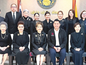 ขับเคลื่อนงาน : คุณหญิงณัฐิกา วัธนเวคิน อังอุบลกุล ประธานสหพันธ์สมาคมสตรีนักธุรกิจและวิชาชีพ
แห่งประเทศไทย ในพระบรมราชินูปถัมภ์ เข้าพบและหารือการจัดกิจกรรมร่วมกับ นิกร โสมกลาง
รมว.การพัฒนาสังคมและความมั่นคงของมนุษย์ และ กันตพงศ์ รังษีสว่าง ปลัดกระทรวงฯ โดยมี ฐิตินันท์ วัธนเวคิน และ จตุพร โรจนพานิช อธิบดีกรมกิจการสตรีและสถาบันครอบครัว ร่วมหารือ