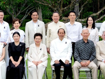 โรงแรมเวลเนสสุดหรู : ดร.สิทธิชัย สวัสดิ์แสน ผวจ.ประจวบคีรีขันธ์, จรรย์สมร วัธนเวคิน ปธ.กก.เดอะ บาราย หัวหิน, คุณหญิงณัฐิกา วัธนเวคิน อังอุบลกุล รอง ปธ.กก., สุพล วัธนเวคิน ปธ.กก.บห., เดวิด ยูเดลล์ ประธานกลุ่ม ประจำภูมิภาคเอเชียแปซิฟิก บจก.ไฮแอท โฮเทลส์ คอร์ปอเรชั่น และคณะผู้บริหาร ร่วมพิธีเปิด The BARAI HUA HIN - The Unbound Collection by Hyatt ยกระดับมาตรฐานการท่องเที่ยวเชิงสุขภาพ ด้วยบริการระดับโลกและประสบการณ์ที่ออกแบบให้สอดคล้องกับความต้องการของผู้เข้าพักแต่ละคน โดยมี สนั่น อังอุบลกุล, พงศ์เทพ – พนิดา เทพกาญจนา ร่วมแสดงความยินดี ที่ เดอะ บาราย หัวหิน