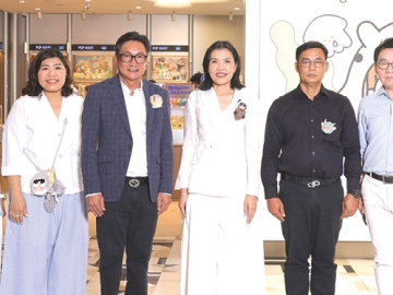 เพื่อนักสะสมและนักท่องเที่ยวจากทั่วโลก : อภิชัย ฉัตรเฉลิมกิจ รองผู้ว่าการการท่องเที่ยวแห่งประเทศไทย
และ ศิริพร แผลงจันทึก Head of Southeast Asia, POP MART ร่วมกันเปิด POP MART Official
Store แห่งแรกของภาคตะวันออก และแลนด์มาร์ค Art Toys ริมชายหาดครั้งแรกของโลก คอนเซ็ปต์
Beachfront Art Toy Destination ที่ ศูนย์การค้าเซ็นทรัล พัทยา พร้อมเปิดตัว Installation Art ริมชายหาดพัทยา