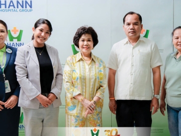 ประชุมหารือ : ประภาศรี สุฉันทบุตร ประธานเจ้าหน้าที่บริหาร บมจ.โรงพยาบาลมุกดาหารอินเตอร์เนชั่นแนล
ต้อนรับ อนุสอน พิมมะสาน รองหัวหน้าคณะคุ้มครองเขตเศรษฐกิจพิเศษสะหวัน-เซโน และ Mr.Yang Yu
ผอ.บจก.เวียงจันทน์ประกันภัย พร้อมประชุมขยายความร่วมมือสู่ฝั่ง สปป.ลาว ภายใต้โครงการ “The Bridge
of Trust : Mukdahan - Savannakhet Healthcare & Protection Synergy” ที่ แขวงสะหวันนะเขต สปป.ลาว