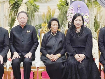 บำเพ็ญกุศล : สนั่น อังอุบลกุล ประธานอาวุโส หอการค้าไทยและสภาหอการค้าแห่งประเทศไทย และ ประธาน
กรรมการบริหาร มูลนิธิเพื่อสถาบันการศึกษาวิชาการจัดการแห่งประเทศไทย (IMET) เป็นประธานพิธีสวด
พระอภิธรรมศพ เจริญ จันทรักษ์ บิดา ปฐมา จันทรักษ์ กก.ผจก.บจก.เอคเซนเชอร์ ประเทศไทย โดยมี
ยุพา จันทรักษ์, ผยง ศรีวณิช, อโนทัย เวทยากร และ รศ.ดร. ชัยยุทธ ช่างสาร ร่วมงาน ที่ วัดพระศรีมหาธาตุวรมหาวิหาร