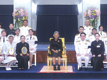 สมเด็จพระกนิษฐาธิราชเจ้า กรมสมเด็จพระเทพรัตนราชสุดาฯ สยามบรมราชกุมารี เสด็จลง ณ ศาลาดุสิดาลัย สวนจิตรลดา พระราชวังดุสิต พระราชทาน
พระราชวโรกาสให้ นายพัฒนา พร้อมพัฒน์ รัฐมนตรีว่าการกระทรวงสาธารณสุข นำพยาบาลดีเด่นผู้ได้รับรางวัลศรีสังวาลย์ ประจำปี 2567 เฝ้าทูลละอองพระบาท รับพระราชทานรางวัลศรีสังวาลย์ สาขาต่างๆ ได้แก่ ศ.เกียรติคุณอะเคื้อ อุณหเลขกะ, นางกรรณิกา อังกูร และ นางบุษบา การกล้า โอกาสนี้ ผู้บริหารและข้าราชการกระทรวงสาธารณสุข พร้อมคณะกรรมการรางวัลศรีสังวาลย์ ร่วมเฝ้าทูลละอองพระบาทด้วย เมื่อวันพฤหัสบดีที่ 2 กรกฎาคม 2569 เวลา 14.15 น.