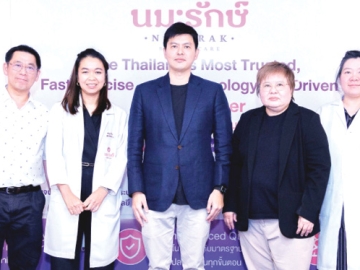 ดูแลสุขภาพเชิงป้องกัน : จัน เฮา ชอง ผช.ผจก.ใหญ่ บมจ.ไทยประกันชีวิต, รศ.พญ.เยาวนุช คงด่าน ผอ.โรงพยาบาลนมะรักษ์ ศูนย์เฉพาะทางโรคเต้านมและ
มะเร็งเต้านม และ ภก.ชัยวัฒน์ วรชาครียนันท์ บจก.โนวาร์ตีส (ประเทศไทย) ต้อนรับ
ผู้เข้าร่วมกิจกรรม “มะเร็งเต้านม : รู้ทัน ตรวจไว เข้าใจเทคโนโลยีการรักษา”