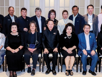 สวปอ.มส.4 กลุ่มคชสาร : สนั่น อังอุบลกุล และ ดร.นุชนาถ วสุรัตน์ จัดเสวนาเรื่อง “การปรับตัวรับกับ
เศรษฐกิจปัจจุบันอย่างไร” โดยมี ดร.ฉวีรัตน์ เกษตรสุนทร, ดร.นพ.เปรมศักดิ์ เพียยุระ, ดร.กนก อภิรดี,
สมชัย ตัณมานะศิริ, ธรพรรษธร วจีธัญเจริญกุล, ดารณี วัธนเวคิน, รัตนา ตรีพิพัฒน์กุล, อนุรัตน์ ก้องธรนินทร์,
พล.ท.สมบูรณ์ ศรีมณฑา และ สายัณห์ จันทร์วิภาสวงศ์ ร่วมงาน ที่ โรงแรมไฮแอทเอราวัณ กรุงเทพ
