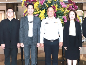มาตรฐานด้านความปลอดภัย : อนัคพล อิงคะกุล รองประธานกรรมการบริหาร มิราเคิล กรุ๊ป และคณะ
ผู้บริหาร ร่วมต้อนรับ วิจิตต์ แก้วไทรเทียม ผอ.ท่าอากาศยานดอนเมือง ในโอกาสเป็นประธานเปิดโครงการฝึกอบรม หลักสูตร “บทบาทหน้าที่ของผู้ได้รับรองการดำเนินงานสนามบินสาธารณะในการให้บริการและการกำกับดูแลผู้ให้บริการในสนามบิน” จัดโดย บมจ.ท่าอากาศยานไทย ที่ โรงแรมมิราเคิล แกรนด์ คอนเวนชั่น