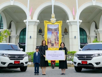 เพื่อมูลนิธิชัยพัฒนา : อุษณา มหากิจศิริ รองประธานเจ้าหน้าที่บริหาร บริษัท โทรีเซนไทย เอเยนต์ซีส์ จำกัด (มหาชน) หรือ TTA เป็นผู้แทนบริษัทฯ ส่งมอบรถกระบะไฟฟ้า King Long จำนวน 2 คัน และรถจักรยานยนต์ไฟฟ้า NIU จำนวน 3 คัน พร้อมสถานีชาร์จไฟฟ้า ให้แก่ วิลาวรรณ วนดุรงค์วรรณ กรรมการ และเหรัญญิกมูลนิธิชัยพัฒนา เพื่อใช้ประโยชน์ในกิจกรรมของมูลนิธิชัยพัฒนา ที่สำนักงานมูลนิธิชัยพัฒนา ถนนพระรามที่ 8