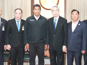 ร่วมยินดี : วีระ วาณิชยพิทักษ์ นายกสมาคมวิเทศพาณิชย์ไทย-จีน พร้อมด้วย ประจักษ์ ตั้งคารวคุณ นายกกิตติมศักดิ์ถาวร,
กิตติพงษ์ เตรัตนชัย นายกกิตติมศักดิ์เกียรติคุณถาวร, ไชยไว พูนลาภมงคล นายกกิตติมศักดิ์เกียรติคุณถาวร, วิบูลย์
เลาหพงศ์ชนะ อุปนายกสมาคมฯ และคณะของสมาคมวิเทศพาณิชย์ไทย-จีน เข้าพบเพื่อร่วมแสดงความยินดีกับ รศ.ชัชชาติ สิทธิพันธุ์ ในโอกาสเข้ารับตำแหน่ง ผู้ว่าราชการกรุงเทพมหานคร สมัยที่ 2 ณ ศาลาว่าการกรุงเทพมหานคร (เสาชิงช้า)