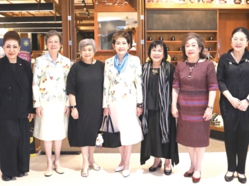 สรรหาผู้เหมาะสม : คุณหญิงณัฐิกา วัธนเวคิน อังอุบลกุล ประธานสหพันธ์สมาคมสตรีนักธุรกิจและวิชาชีพฯ และ ประธานก่อตั้งเครือข่ายผู้ประกอบการสตรีอาเซียนฯ, เกษสุดา ไรวา ประธานสรรหา และ ม.ล.ปรียพรรณ ศรีธวัช จัดประชุมคัดเลือกผู้รับรางวัล AWEN สากล ปี 2026 ที่ ร้าน Maisen เซ็นทรัล เอ็มบาสซี