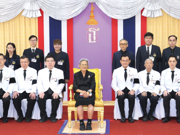 สมเด็จพระกนิษฐาธิราชเจ้า กรมสมเด็จพระเทพรัตนราชสุดาฯ สยามบรมราชกุมารี เสด็จพระราชดำเนินไปทรงเปิดงานประชุมวิชาการนานาชาติด้านการแพทย์
และการสาธารณสุข พ.ศ.2569 เพื่อถ่ายทอดประสบการณ์การดูแลรักษาผู้ป่วย และการใช้เทคโนโลยีช่วยในการวินิจฉัยโรคต่างๆ รวมทั้งเพื่อเป็นเวทีแห่งการ
แลกเปลี่ยนเรียนรู้ ระหว่างสหสาขาวิชาชีพ เพื่อสุขภาวะที่ดีขึ้นของประชาชน โดยมีการจัดแสดงนวัตกรรมทางการแพทย์จากองค์กรภาคเอกชนและหน่วยงาน
พันธมิตรกว่า 20 แห่ง รวมทั้งกิจกรรมต่างๆ อาทิ นิทรรศการ “ดวงใจของแผ่นดิน” ณ โรงพยาบาลศิริราช เมื่อวันพฤหัสบดีที่ 23 กรกฎาคม 2569 เวลา 08.53 น