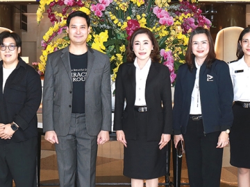 รุ่นที่ 2 : อนัคพล อิงคะกุล รองประธานกรรมการบริหาร มิราเคิล กรุ๊ป ต้อนรับ ฉฎาณิศา ชำนาญเวช
รอง กก.ผอ.ใหญ่ (สายงานทรัพยากรบุคคลและอำนวยการ) บมจ.ท่าอากาศยานไทย ในโอกาสเป็นประธานเปิดการฝึกอบรม “โครงการพัฒนาพนักงานผู้มีศักยภาพของ ทอท. ระดับ 3 และ 4” โดยมี ชลารวีท์ พิมนล์พันธุ์
ผอ.ฝ่ายพัฒนาการบริหาร สถาบันวิทยาการท่าอากาศยาน ร่วมงาน ที่โรงแรมมิราเคิล แกรนด์ คอนเวนชั่น