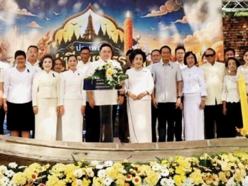 “แห่เทียนพรรษาทางน้ำ” : ชวนินทร์ วงศ์สถิตจิรกาล ผวจ.พระนครศรีอยุธยา เปิดงานประเพณีแห่เทียนพรรษา
ประจำปี 2569 ในชื่องาน “ถวายเทียนด้วยศรัทธา ล่องนาวาด้วยภักดี รวมใจชาวอยุธยา เทิดไท้องค์ราชัน” อัญเชิญ
ต้นเทียนพรรษาล่องไปตามแม่น้ำป่าสักและแม่น้ำเจ้าพระยา ท่ามกลางทัศนียภาพอันงดงามของโบราณสถานและวิถีชีวิต
ริมสายน้ำ เพื่อสืบสานพุทธศาสนาและส่งเสริมการท่องเที่ยวเชิงวัฒนธรรม ที่โบราณสถานป้อมเพชร จังหวัดพระนครศรีอยุธยา

