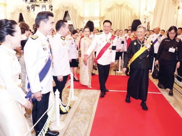สมเด็จพระกนิษฐา
ธิราชเจ้า กรมสมเด็จพระเทพรัตนราชสุดาฯ สยามบรมราชกุมารี เสด็จพระราชดำเนินไป
ในงานสโมสรสันนิบาต เฉลิมพระเกียรติพระบาทสมเด็จพระเจ้าอยู่หัว เนื่องในโอกาสพระราชพิธี
มหามงคลเฉลิมพระชนมพรรษา
28 กรกฎาคม 2569
โดยมีเอกอัครราชทูตต่างประเทศประจำราชอาณาจักรไทย,
กงสุลกิตติมศักดิ์ฯ และ
ผู้แทนสหประชาชาติในประเทศไทย พร้อมคู่สมรส ร่วมงาน
ณ ทำเนียบรัฐบาล เมื่อวันพุธที่ 29 กรกฎาคม 2569 เวลา 18.49 น.