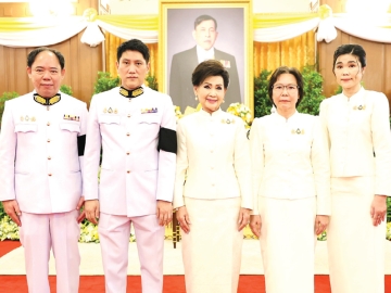 ถวายพระพรชัยมงคล :
จตุภัทร์ ตั้งคารวคุณ
ประธานเจ้าหน้าที่บริหาร และ ละออ ตั้งคารวคุณ รองประธานผู้ก่อตั้งบริษัทฯ พร้อมด้วย
ผู้บริหาร บริษัท ทีโอเอ
เพ้นท์ (ประเทศไทย) จำกัด (มหาชน) ร่วมกันลงนามถวายพระพรชัยมงคล เนื่องในโอกาสวันเฉลิมพระชนมพรรษาพระบาทสมเด็จพระเจ้าอยู่หัว
28 กรกฎาคม 2569
ณ ศาลาสหทัยสมาคม
ในพระบรมมหาราชวัง