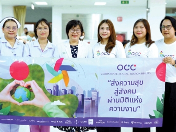 “ผมสวย…ด้วยรัก ครั้งที่ 77” : พญ.ดวงพร อัศวราชันย์ ผอ.โรงพยาบาลพระนครศรีอยุธยา
ต้อนรับ นัชชา ปรักกัมนนท์ ผจก.แผนกโฆษณา-ประชาสัมพันธ์ บมจ.โอซีซี และคณะ พร้อมด้วยทีมช่างผมจิตอาสาที่มาตัดผมให้ผู้ป่วย, บุคลากรทาง
การแพทย์ และเจ้าหน้าที่ รวมกว่า 80 คน ที่ โรงพยาบาลพระนครศรีอยุธยา