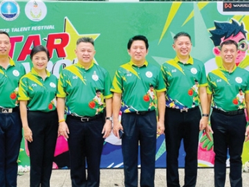ดาวรุ่งดวงใหม่ในวงการกีฬาไทย : ศตกมล วรกุล ผอ.อาวุโสฝ่ายสื่อสารองค์กร บมจ.เอ็ม บี เค ร่วมสนับสนุน
น้ำดื่มในงาน “มหกรรมส่งเสริมความสามารถพิเศษทางการกีฬาของเด็กและเยาวชน” เปิดโอกาสให้เด็กและ
เยาวชนค้นหาความถนัดทางกีฬา พร้อมกิจกรรมสร้างแรงบันดาลใจจากนักกีฬาและบุคลากรด้านกีฬา โดยมี
มงคล วิมลรัตน์ อธิบดีกรมพลศึกษา เป็นประธานในพิธี ที่ สำนักวิทยาศาสตร์การกีฬา อาคารนิมิตบุตร